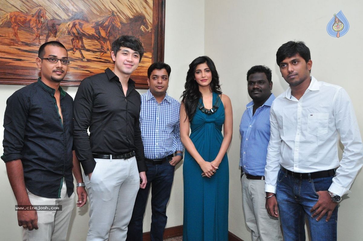 Shruti Hassan Launches Gabbar Game - 31 / 69 photos