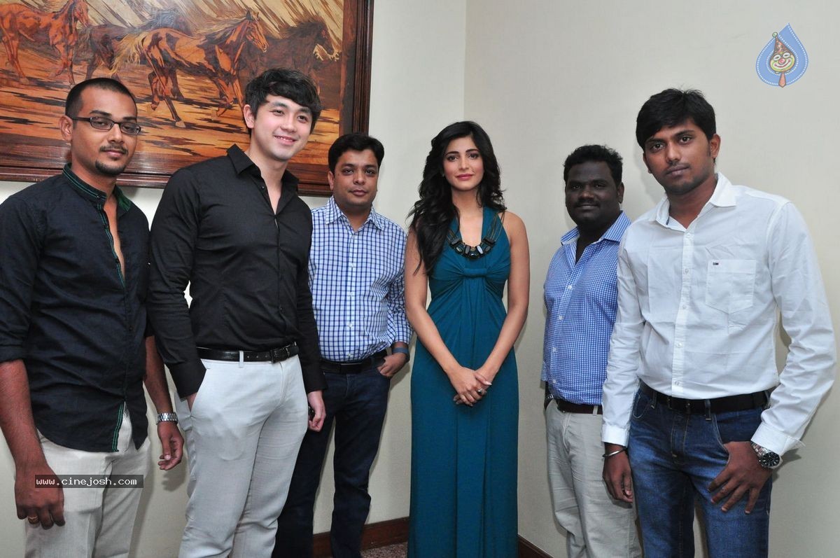 Shruti Hassan Launches Gabbar Game - 67 / 69 photos