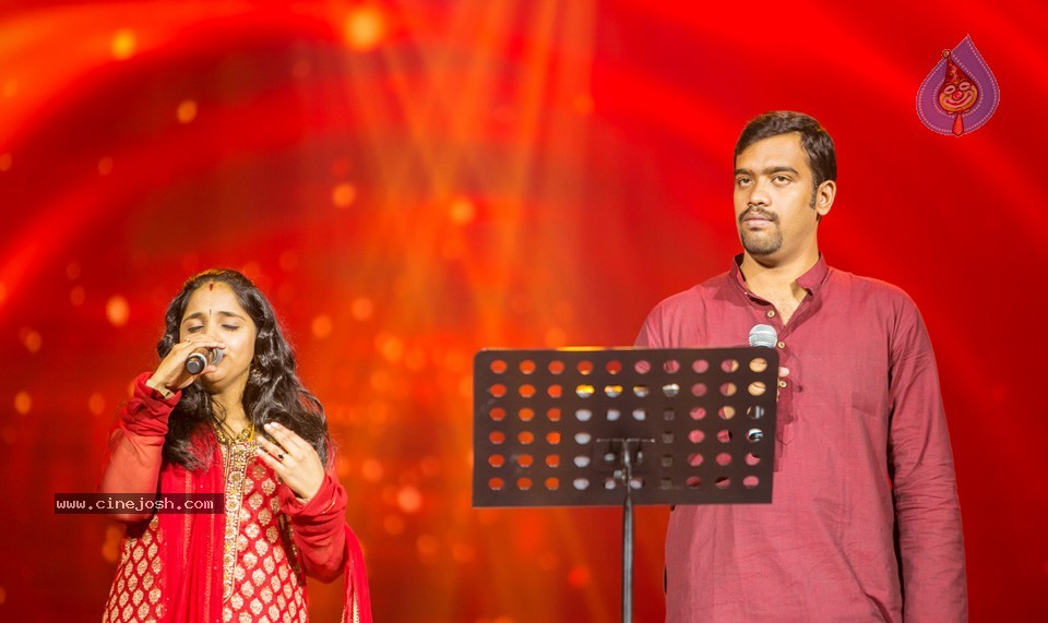 SIIMA 2013 Awards Day2 Photos 02 - 10 / 156 photos