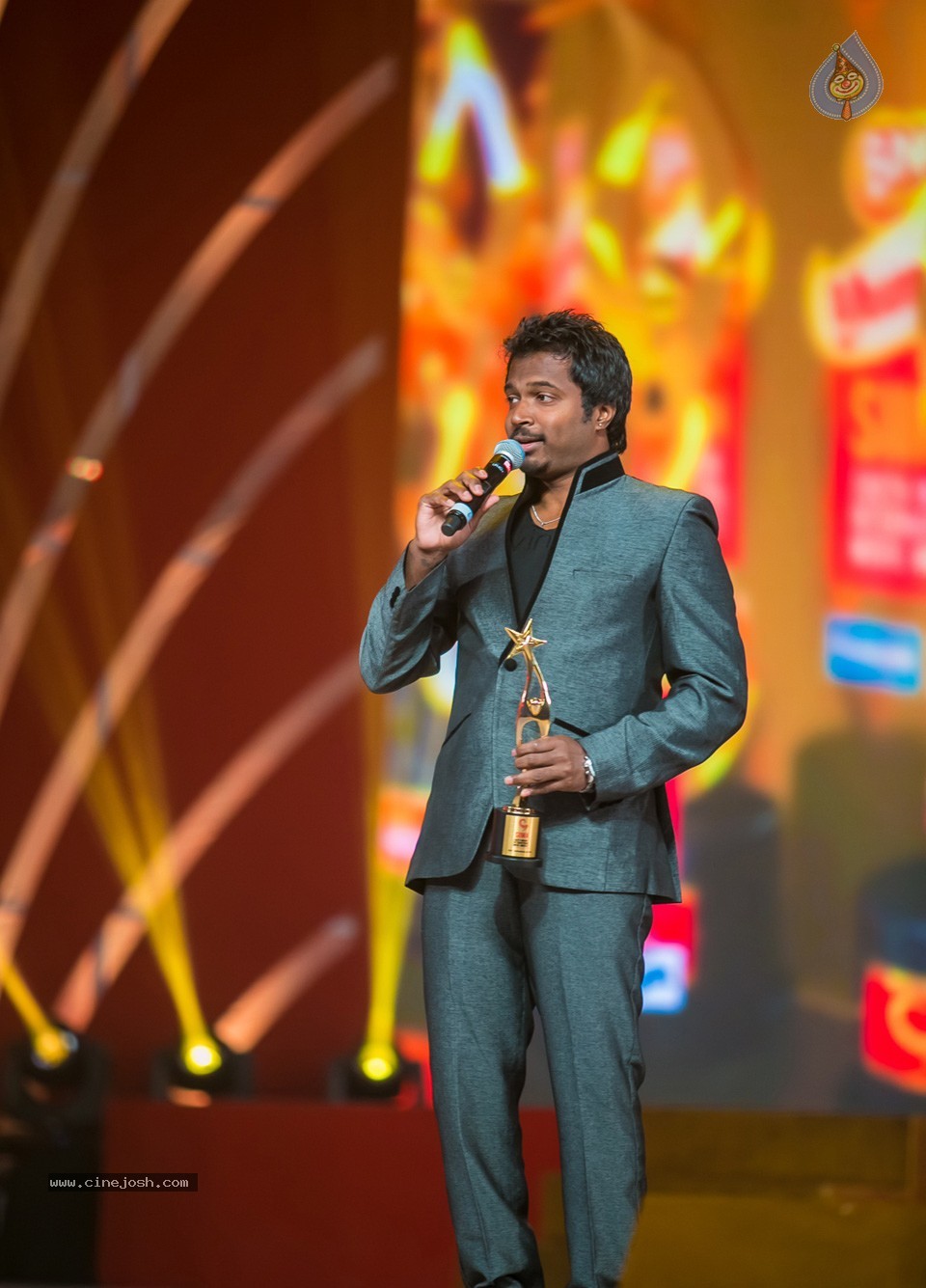 SIIMA 2013 Awards Day2 Photos 02 - 95 / 156 photos