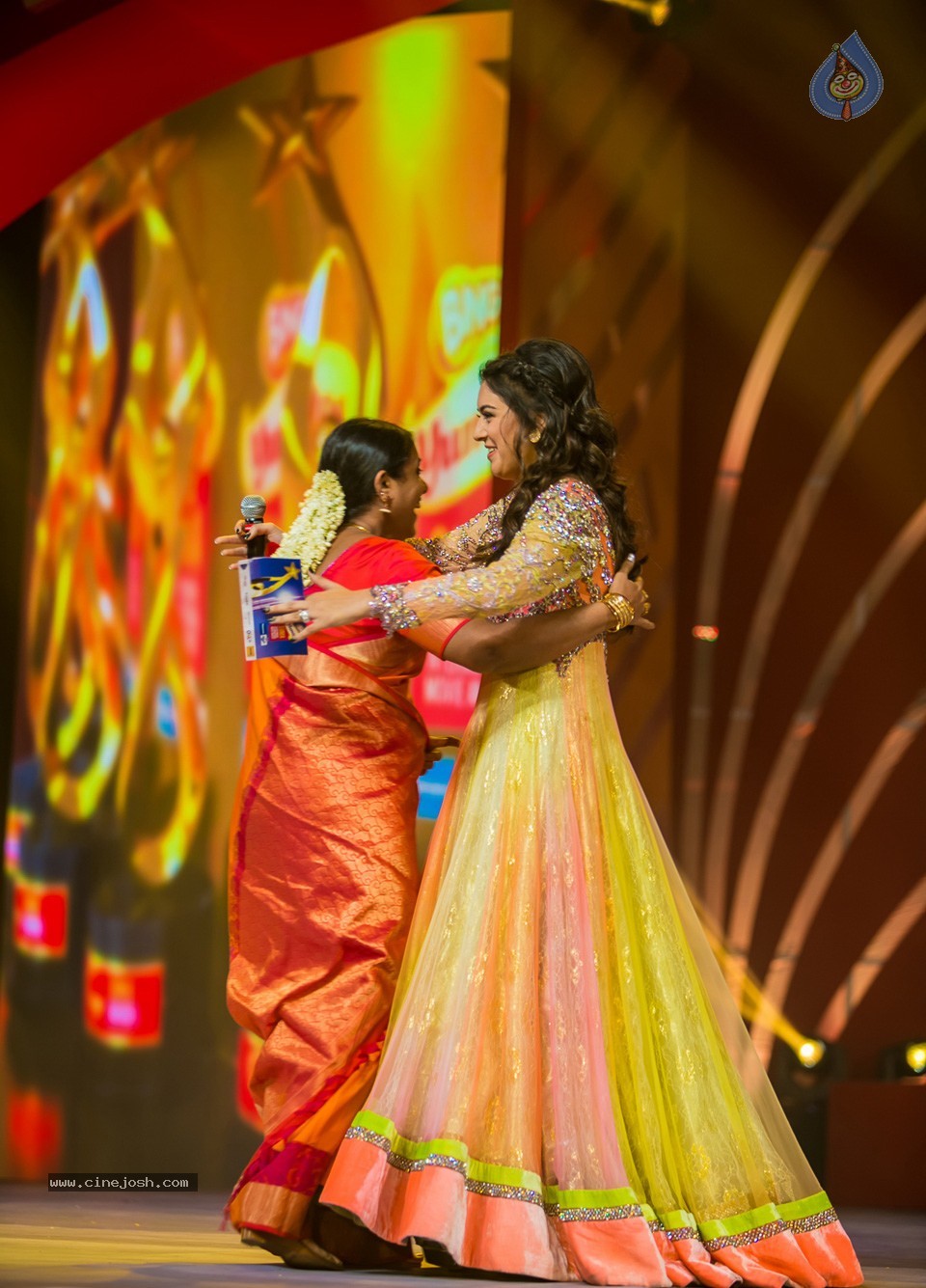 SIIMA 2013 Awards Day2 Photos 02 - 140 / 156 photos