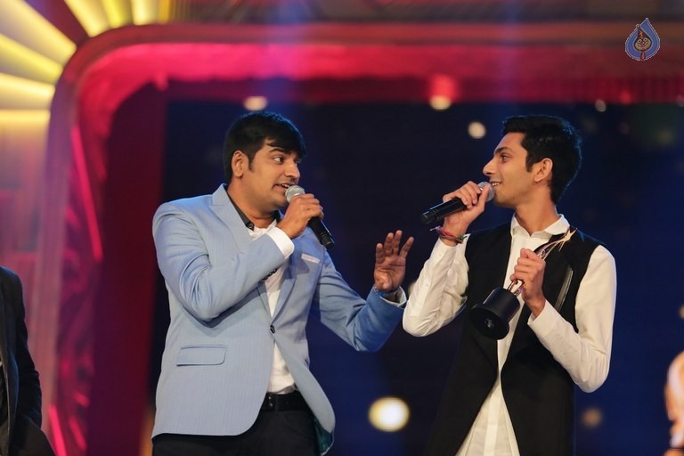 SIIMA 2016 Awards Function Photos Day 2 - 39 / 99 photos