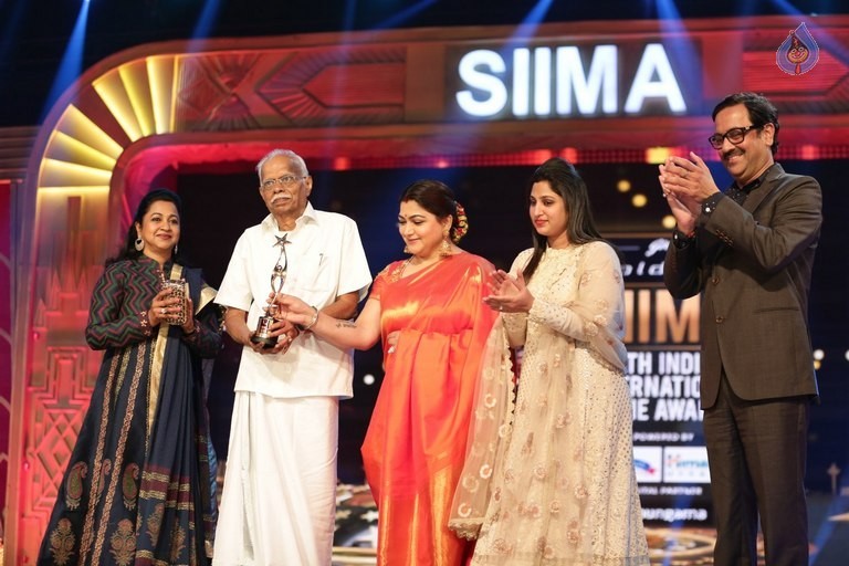 SIIMA 2016 Awards Function Photos Day 2 - 44 / 99 photos