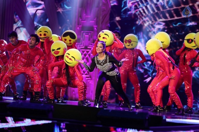 SIIMA 2016 Awards Function Photos Day 2 - 49 / 99 photos