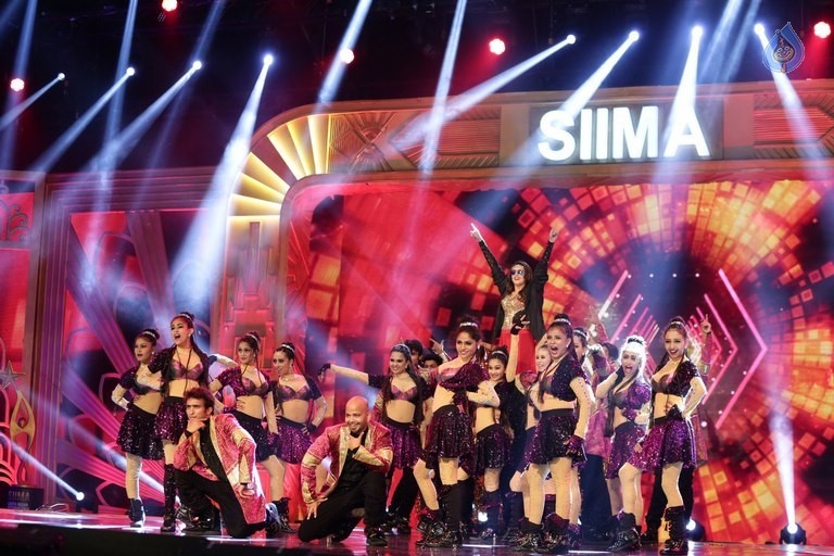 SIIMA 2016 Awards Function Photos Day 2 - 65 / 99 photos