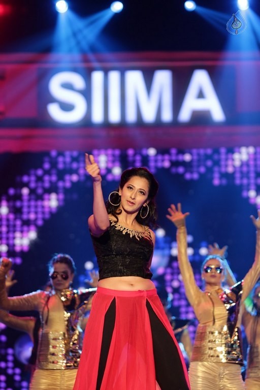 SIIMA 2016 Awards Function Photos Day 2 - 80 / 99 photos