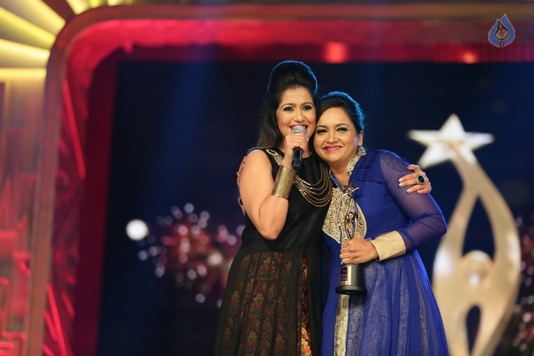 SIIMA 2016 Awards Function Photos Day 2 - 94 / 99 photos