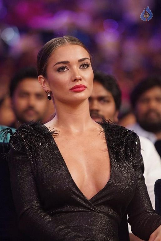 SIIMA Awards 2015 Event Photos - 15 / 74 photos