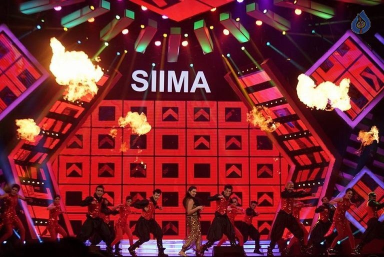 SIIMA Awards 2015 Event Photos - 24 / 74 photos