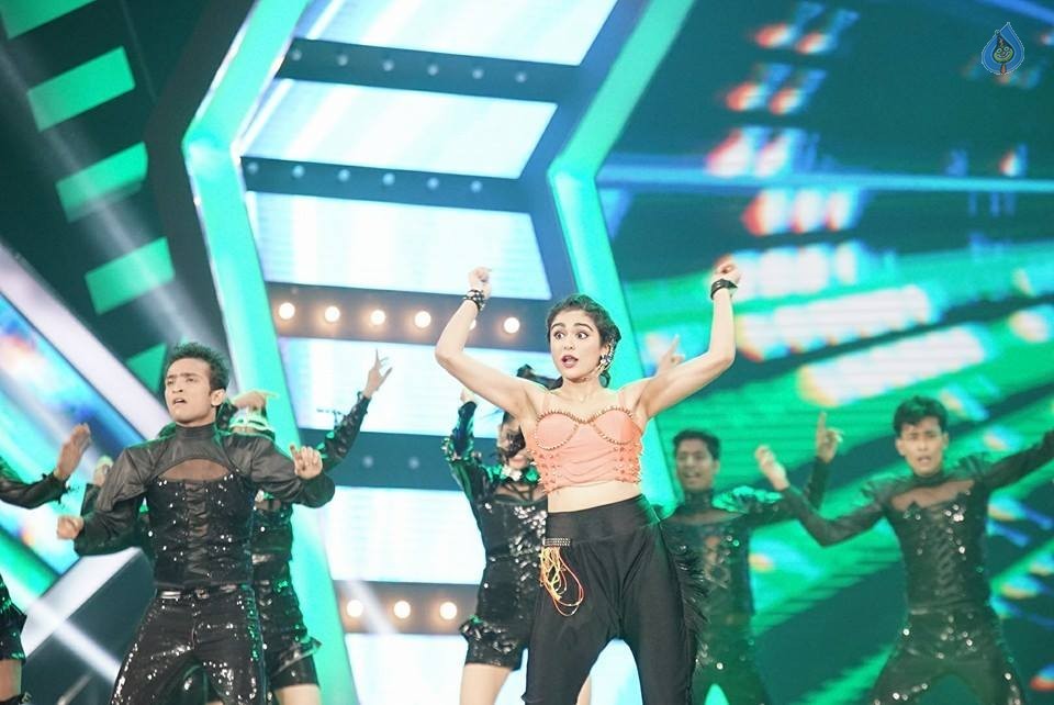 SIIMA Awards 2015 Photos - 11 / 58 photos