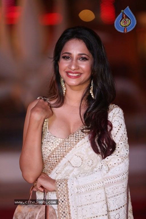 Siima Awards 2018 Red Carpet Day 01 - 56 / 102 photos