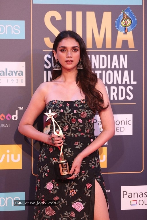 Siima Awards 2018 Red Carpet Day 01 Set 2 - 10 / 42 photos