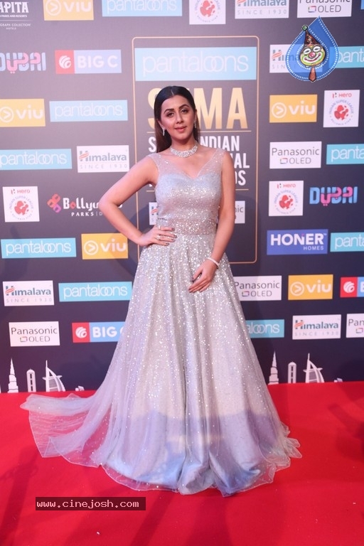 Siima Awards 2018 Red Carpet Day 01 Set 2 - 11 / 42 photos