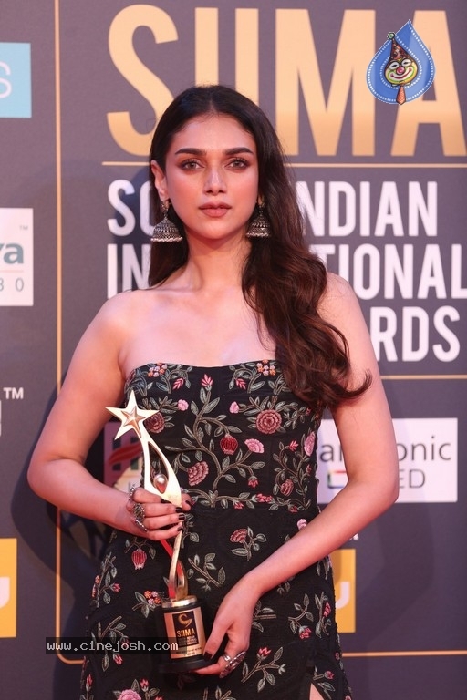 Siima Awards 2018 Red Carpet Day 01 Set 2 - 38 / 42 photos