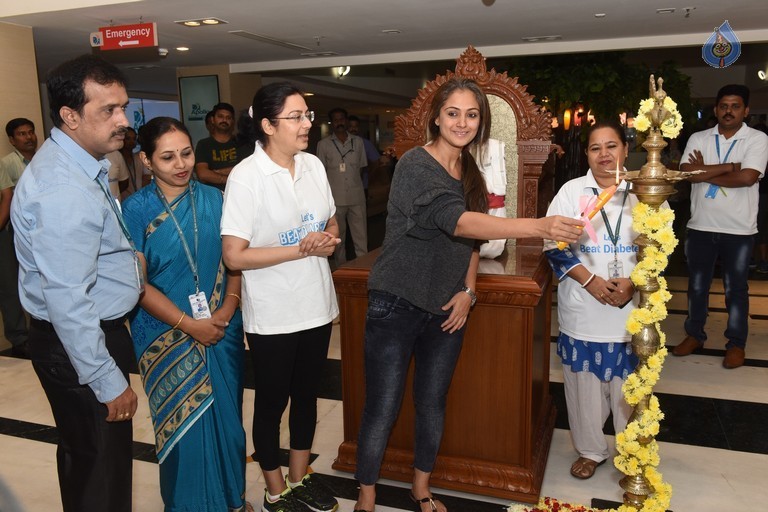 Simran at World Obesity Day Event - 5 / 21 photos