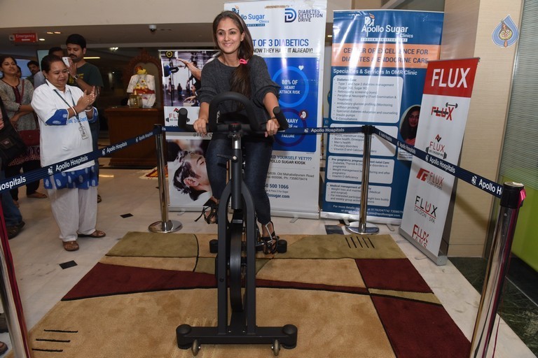 Simran at World Obesity Day Event - 15 / 21 photos
