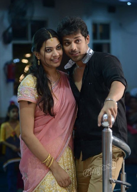 Singer Geetha Madhuri with Nandu - 8 / 11 photos