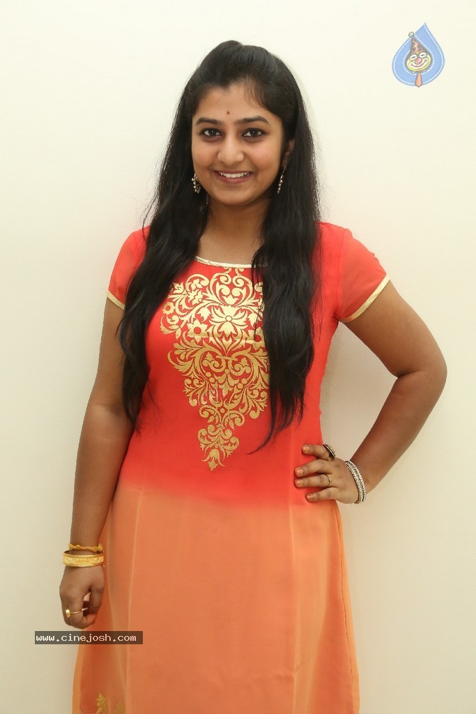 Singer Parnika Stills - 15 / 25 photos