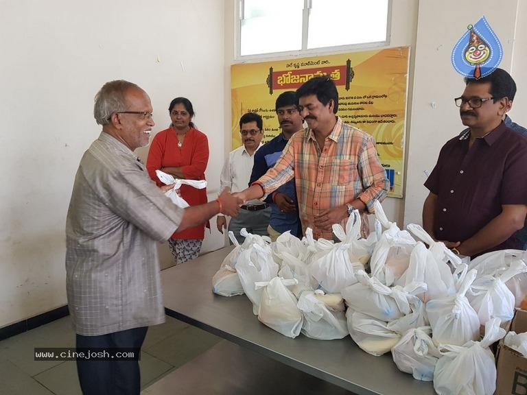 Sivaji Raja Birthday Celebration Photos - 2 / 9 photos