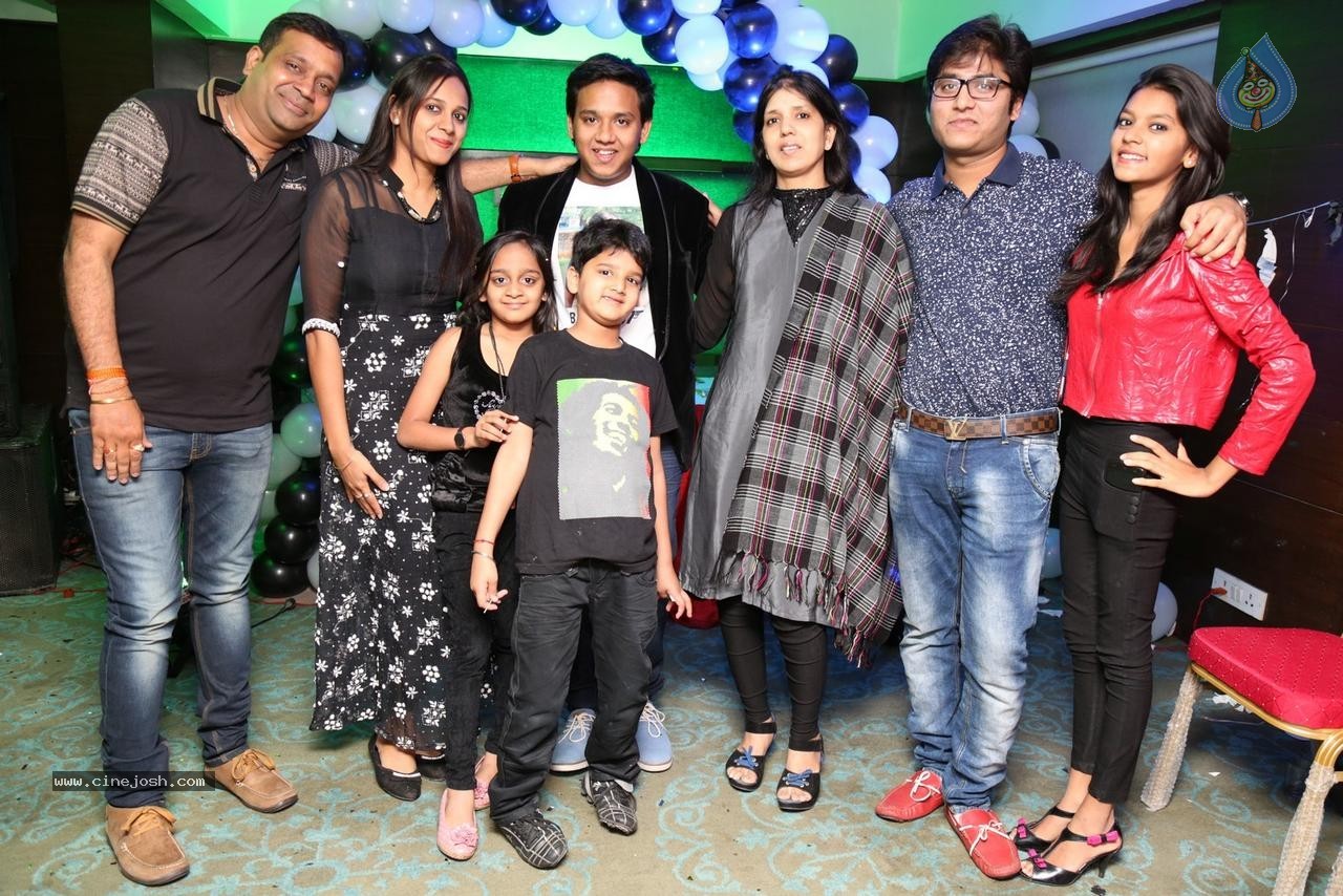 Sonu Jain Birthday Party - 8 / 107 photos