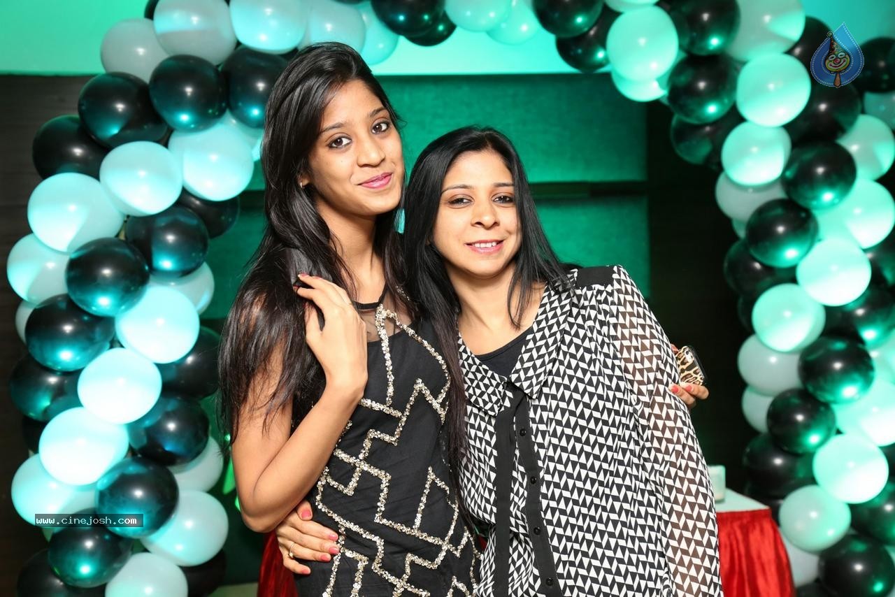 Sonu Jain Birthday Party - 20 / 107 photos