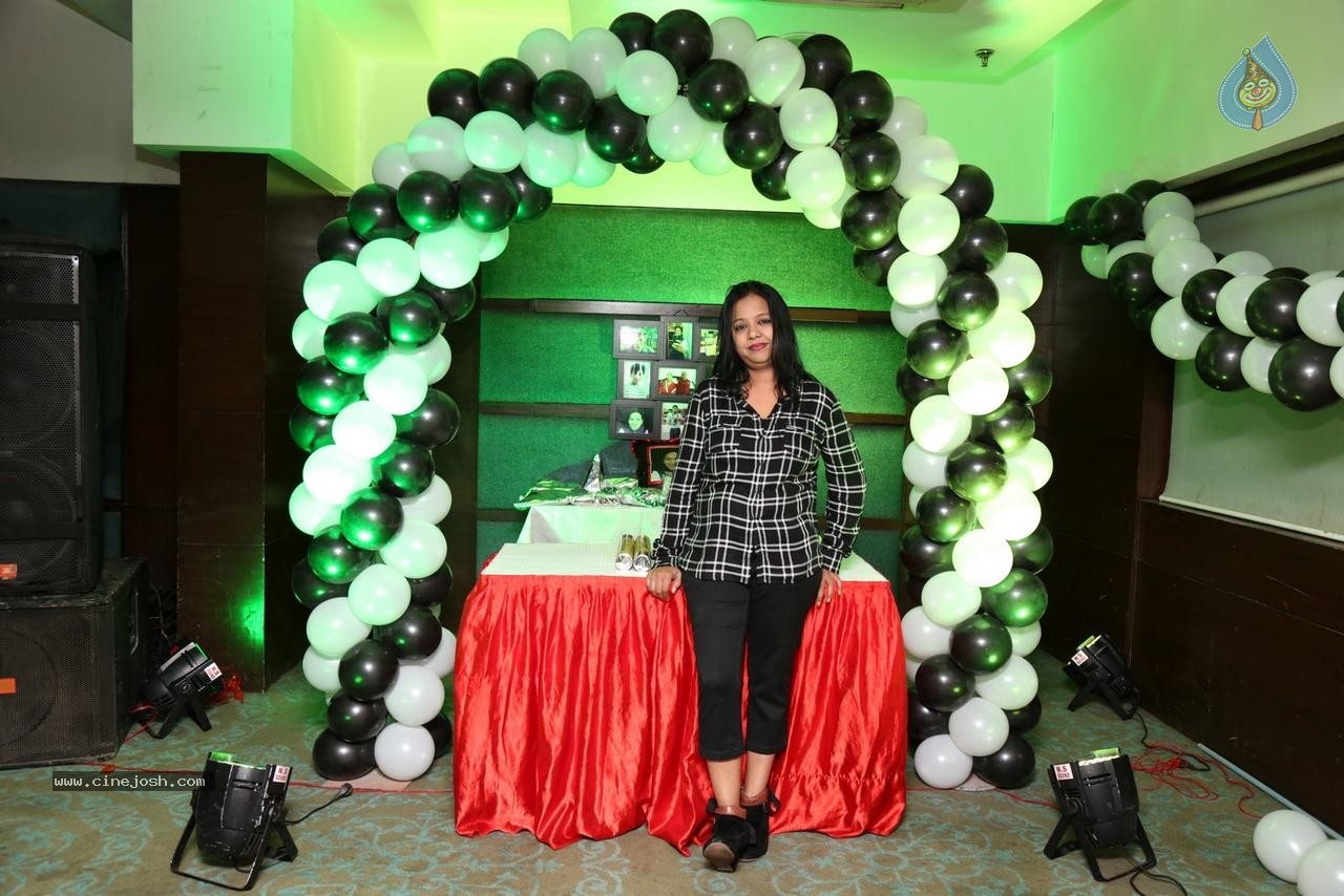Sonu Jain Birthday Party - 33 / 107 photos