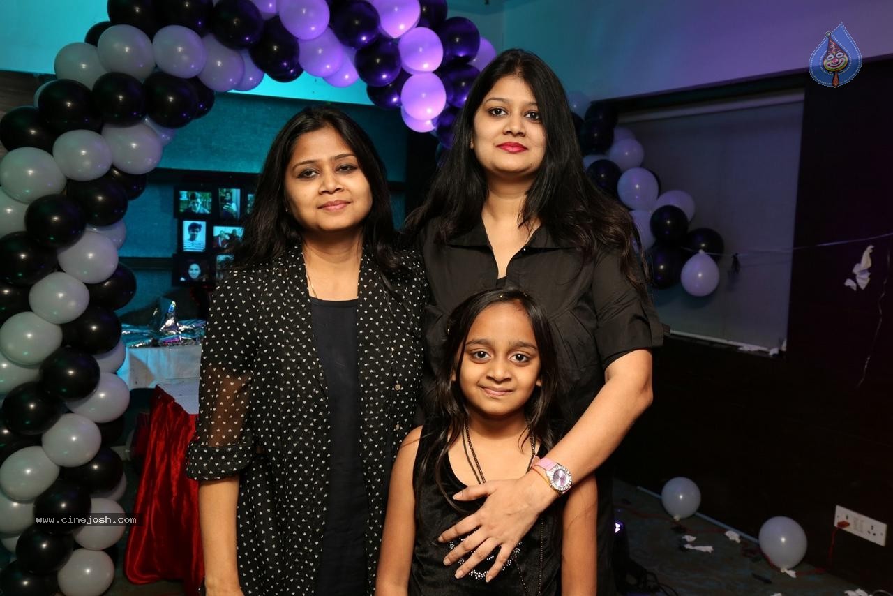 Sonu Jain Birthday Party - 39 / 107 photos