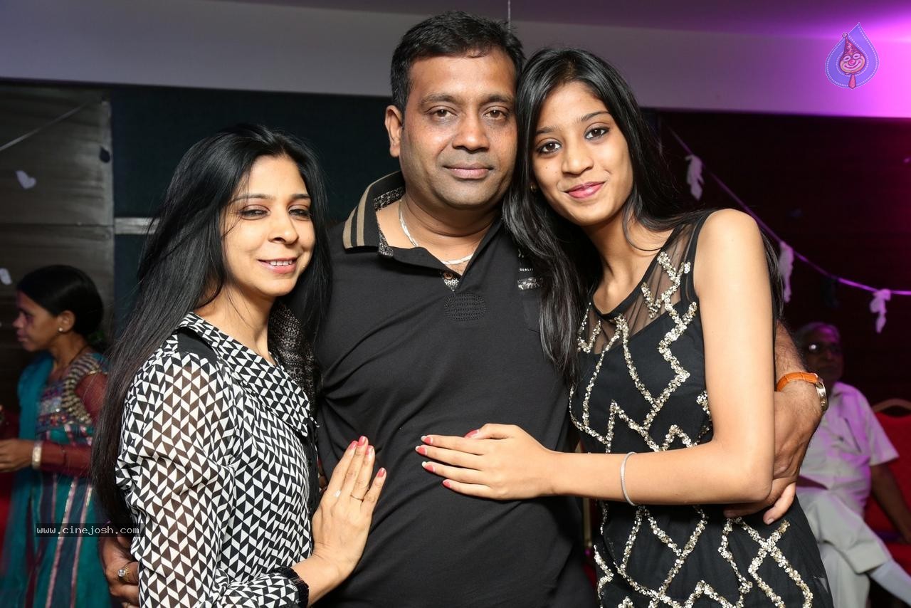 Sonu Jain Birthday Party - 64 / 107 photos