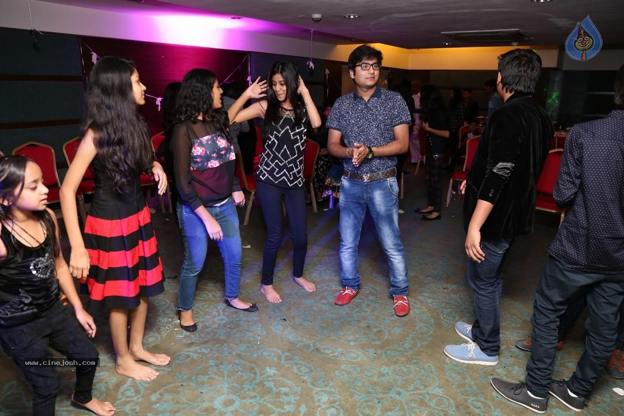 Sonu Jain Birthday Party - 77 / 107 photos