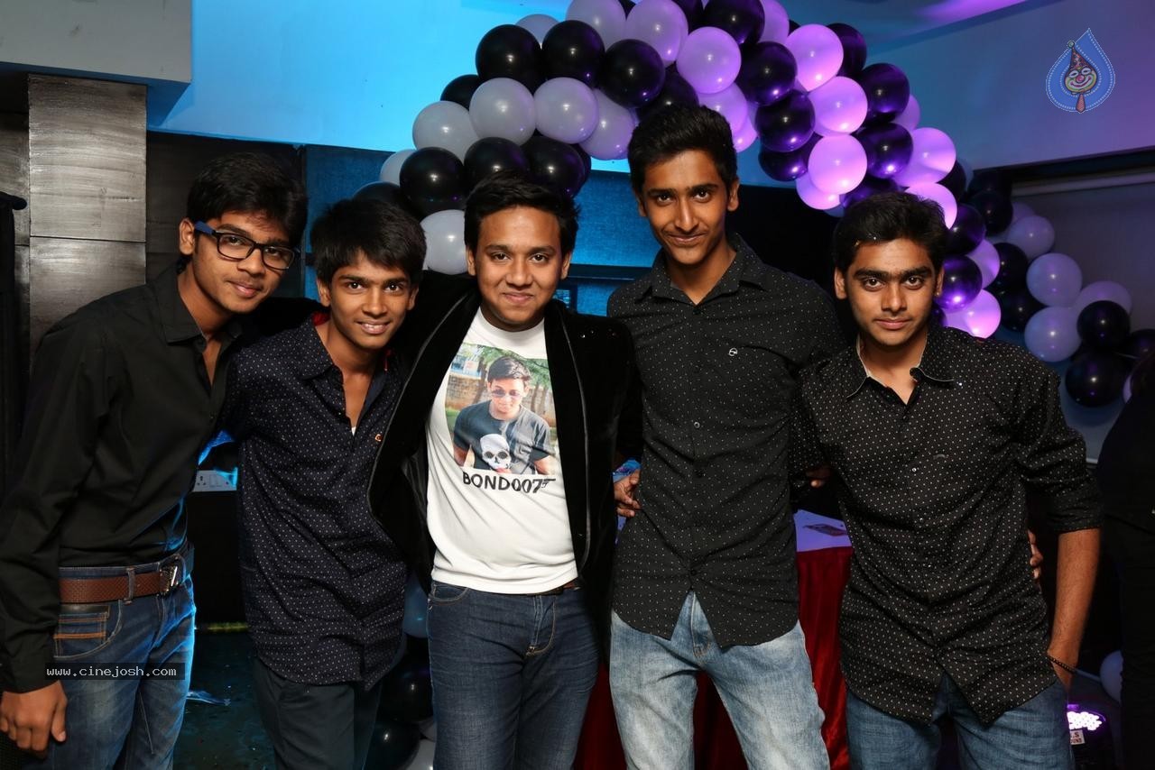 Sonu Jain Birthday Party - 94 / 107 photos