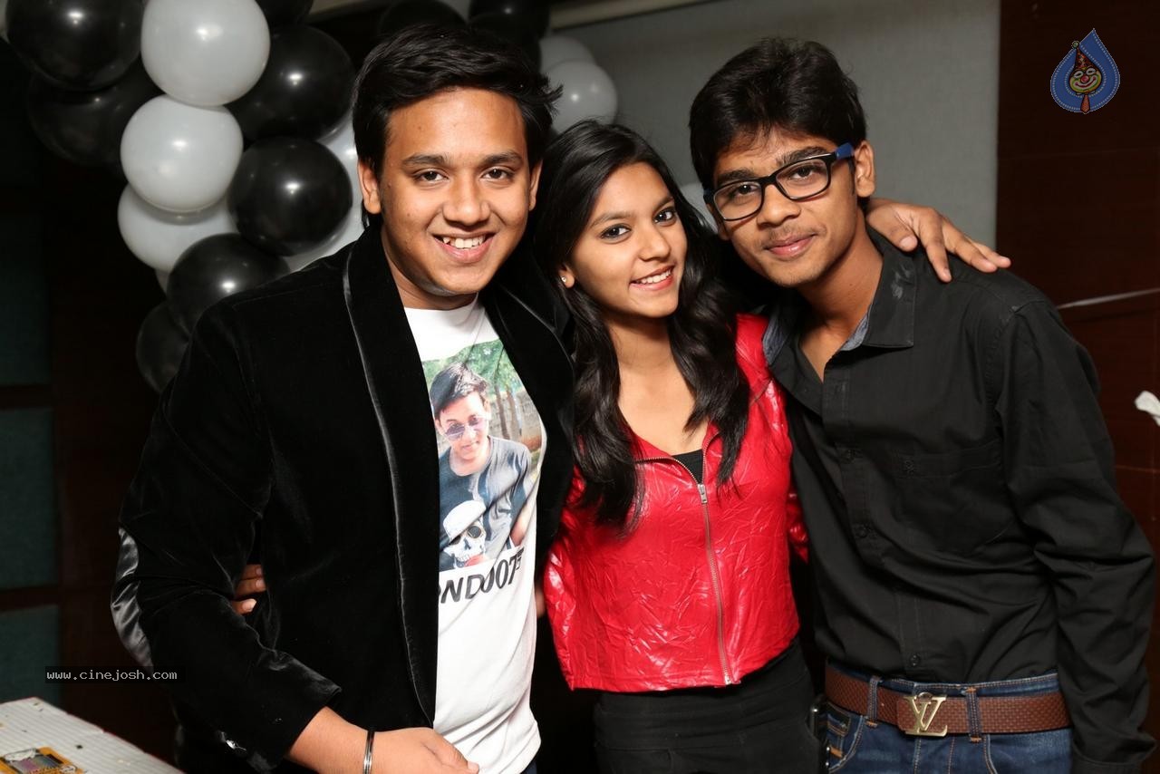 Sonu Jain Birthday Party - 98 / 107 photos