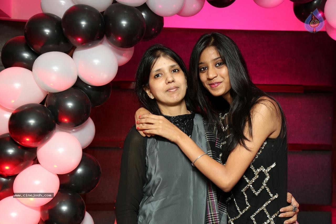 Sonu Jain Birthday Party - 102 / 107 photos