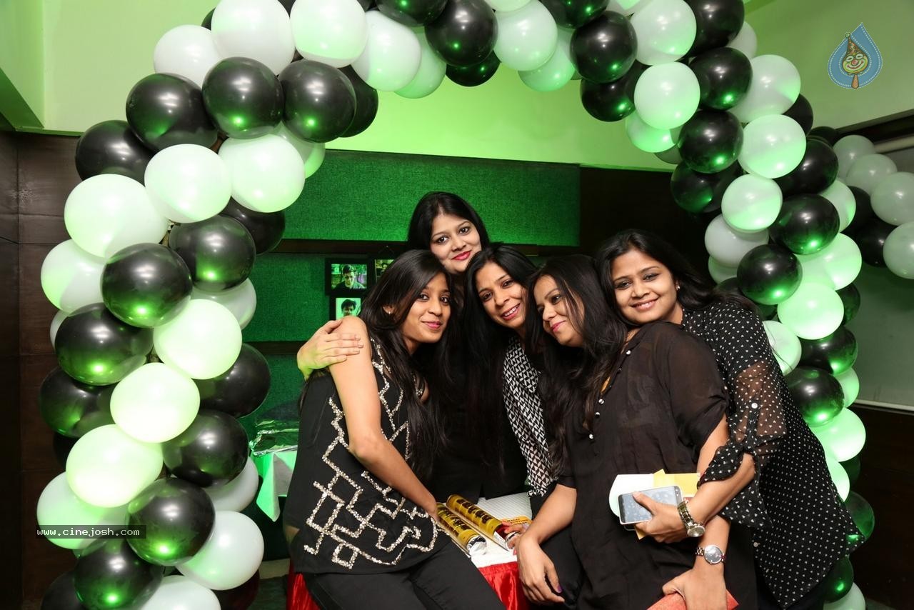 Sonu Jain Birthday Party - 106 / 107 photos