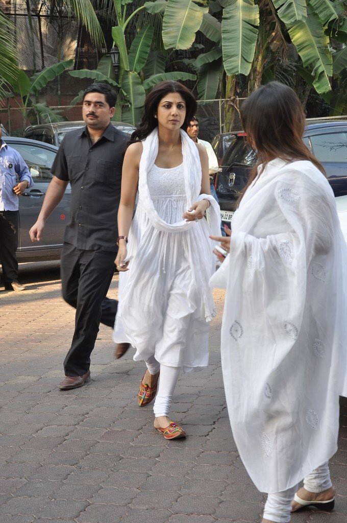 Sonu Nigam Mother Chautha Ceremony - 25 / 68 photos