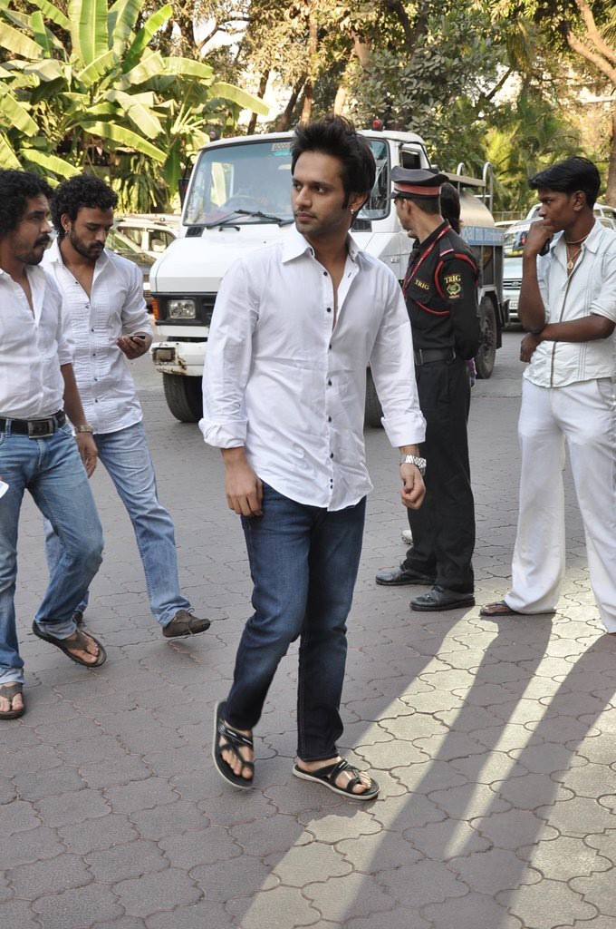 Sonu Nigam Mother Chautha Ceremony - 30 / 68 photos