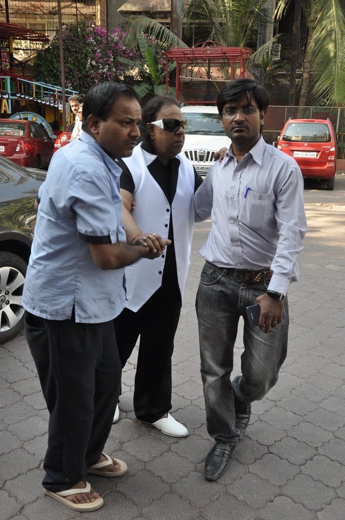 Sonu Nigam Mother Chautha Ceremony - 32 / 68 photos