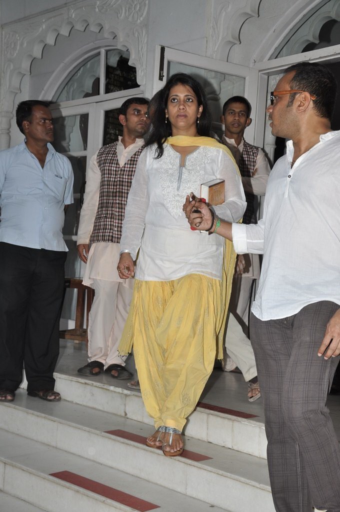 Sonu Nigam Mother Chautha Ceremony - 34 / 68 photos