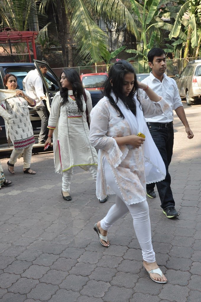 Sonu Nigam Mother Chautha Ceremony - 43 / 68 photos