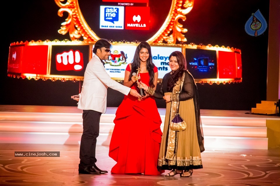 South Indian International Movie Awards 2014 - 198 / 255 photos