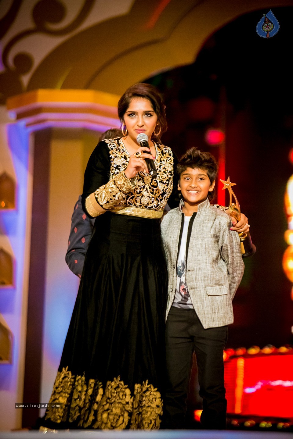 South Indian International Movie Awards 2014 - 233 / 255 photos