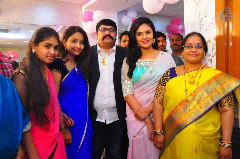 Sreemukhi Launches Manvis Saloon - 5 / 42 photos