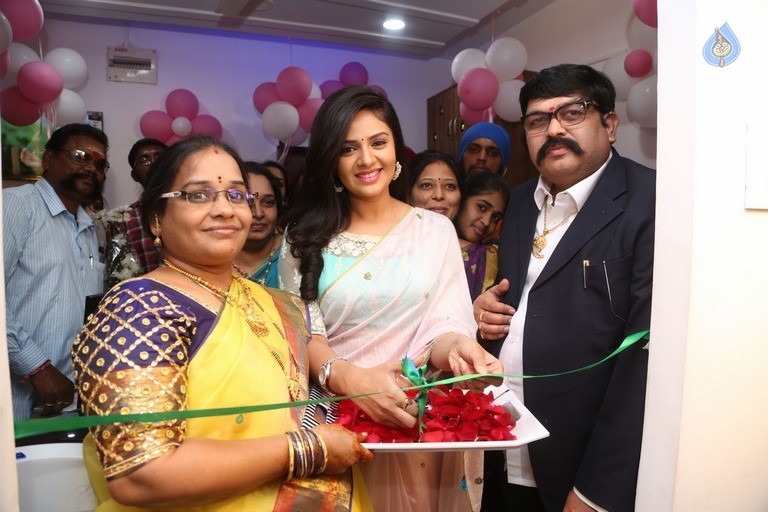 Sreemukhi Launches Manvis Saloon - 37 / 42 photos