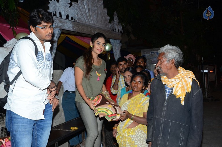 Sri Reddy Distributes Blankets for Orphans - 24 / 40 photos