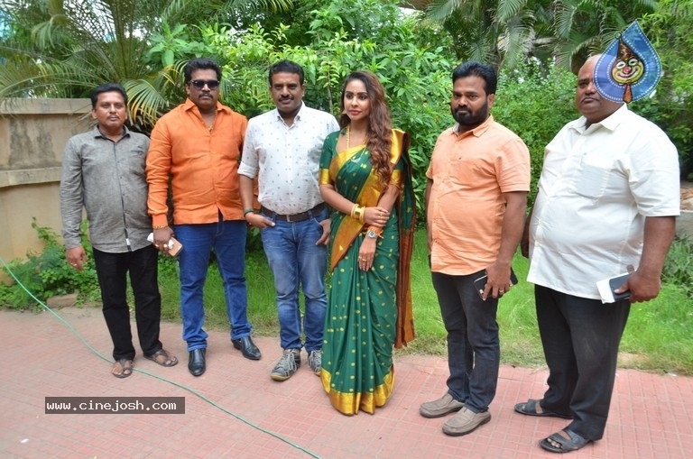 Sri Reddy Press Meet At Chennai Press Club - 12 / 21 photos
