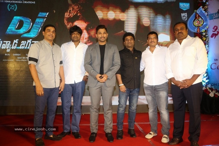 Sri Venkateshwara Creations 2017 Success Celebrations - 70 / 140 photos