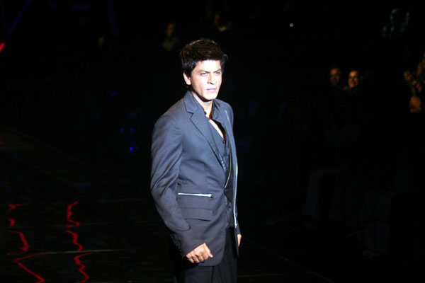 SRK Ranbir Imran walk the ramp at HDIL Couture Week  - 2 / 20 photos