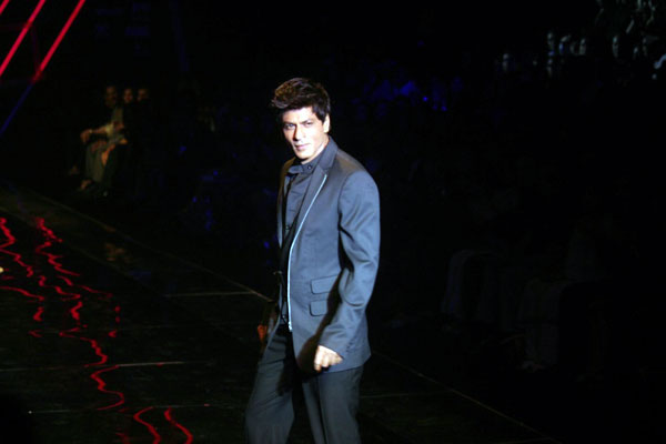 SRK Ranbir Imran walk the ramp at HDIL Couture Week  - 5 / 20 photos