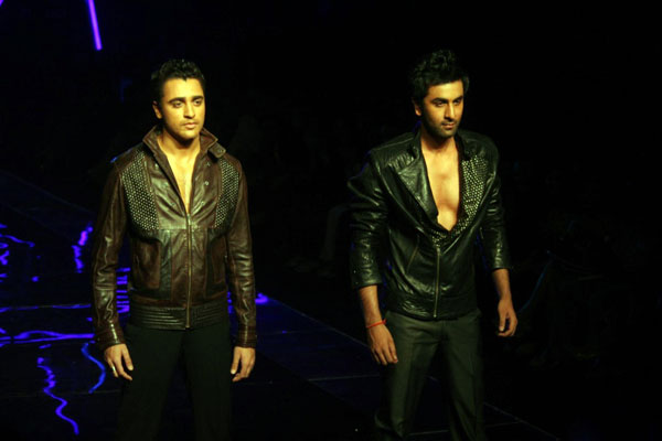 SRK Ranbir Imran walk the ramp at HDIL Couture Week  - 11 / 20 photos