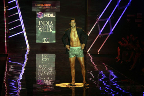 SRK Ranbir Imran walk the ramp at HDIL Couture Week  - 14 / 20 photos