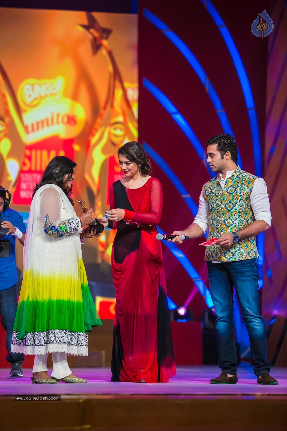 Stars at SIIMA 2013 Awards 02 - 22 / 204 photos